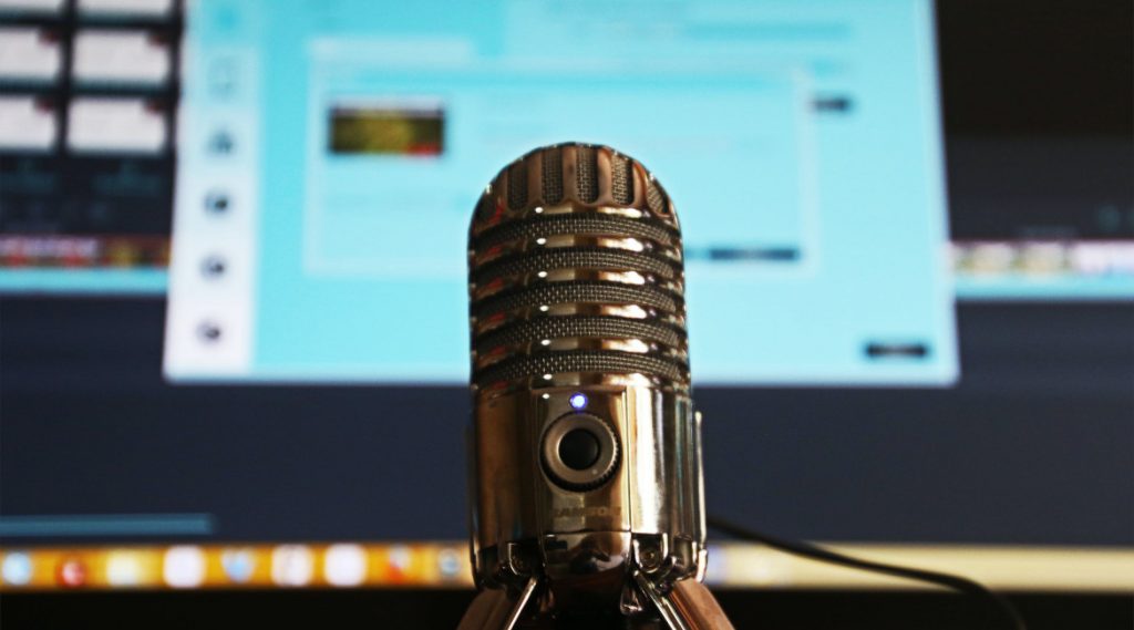 Podcasty zdobywają internet. Skąd bierze się ich popularność?
