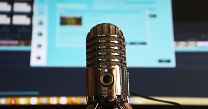 Podcasty zdobywają internet. Skąd bierze się ich popularność?